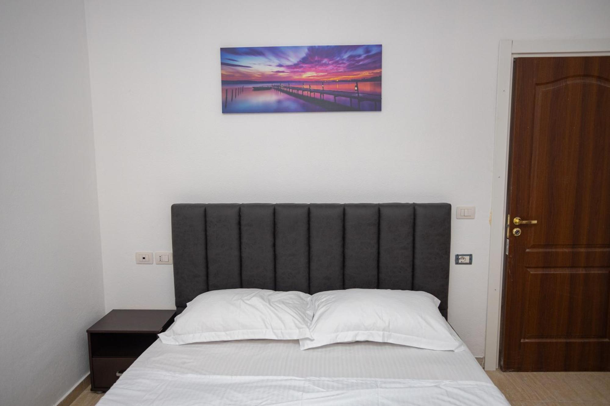 Emigres Apartments Vlorë Exterior foto