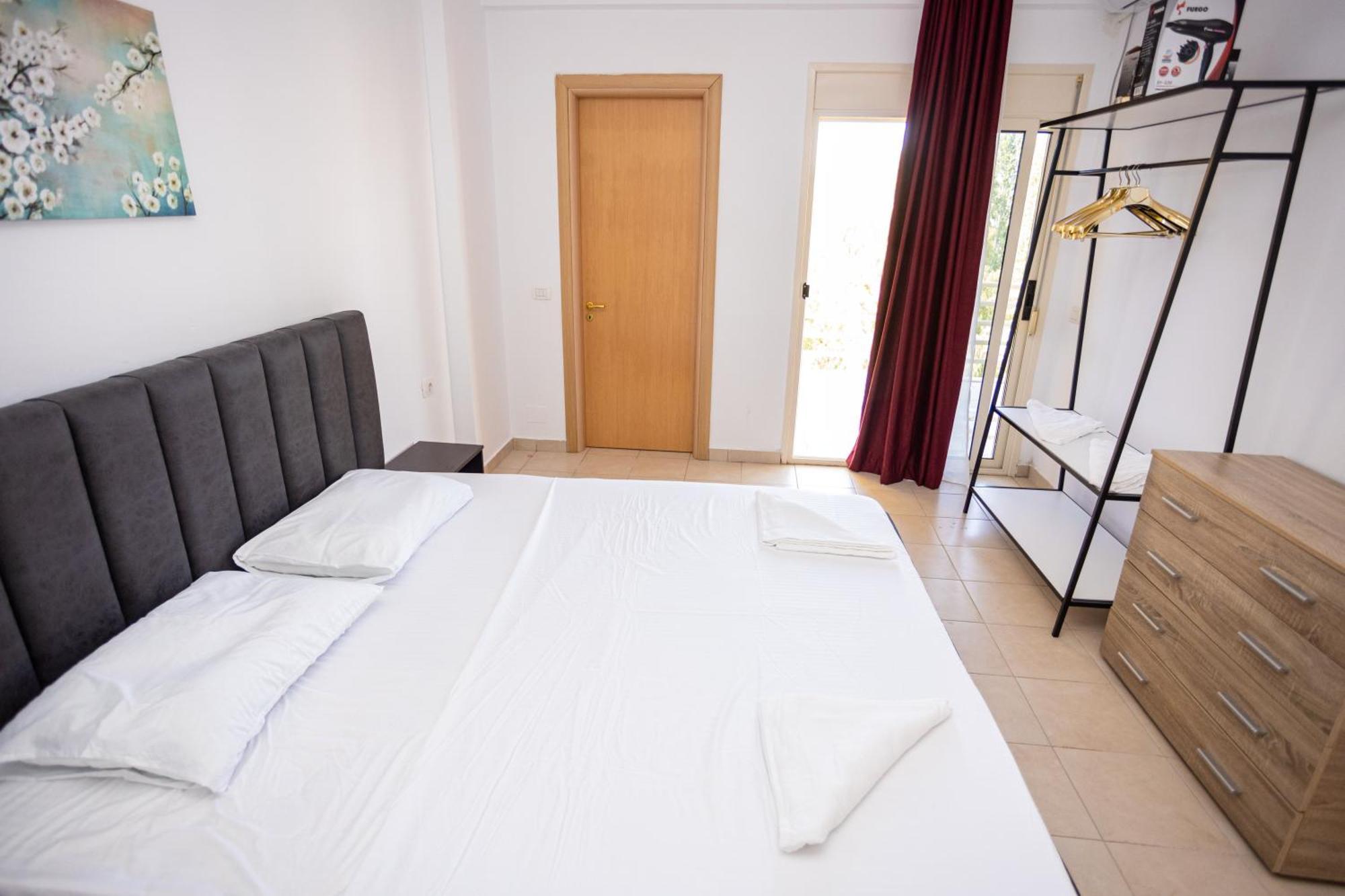Emigres Apartments Vlorë Exterior foto