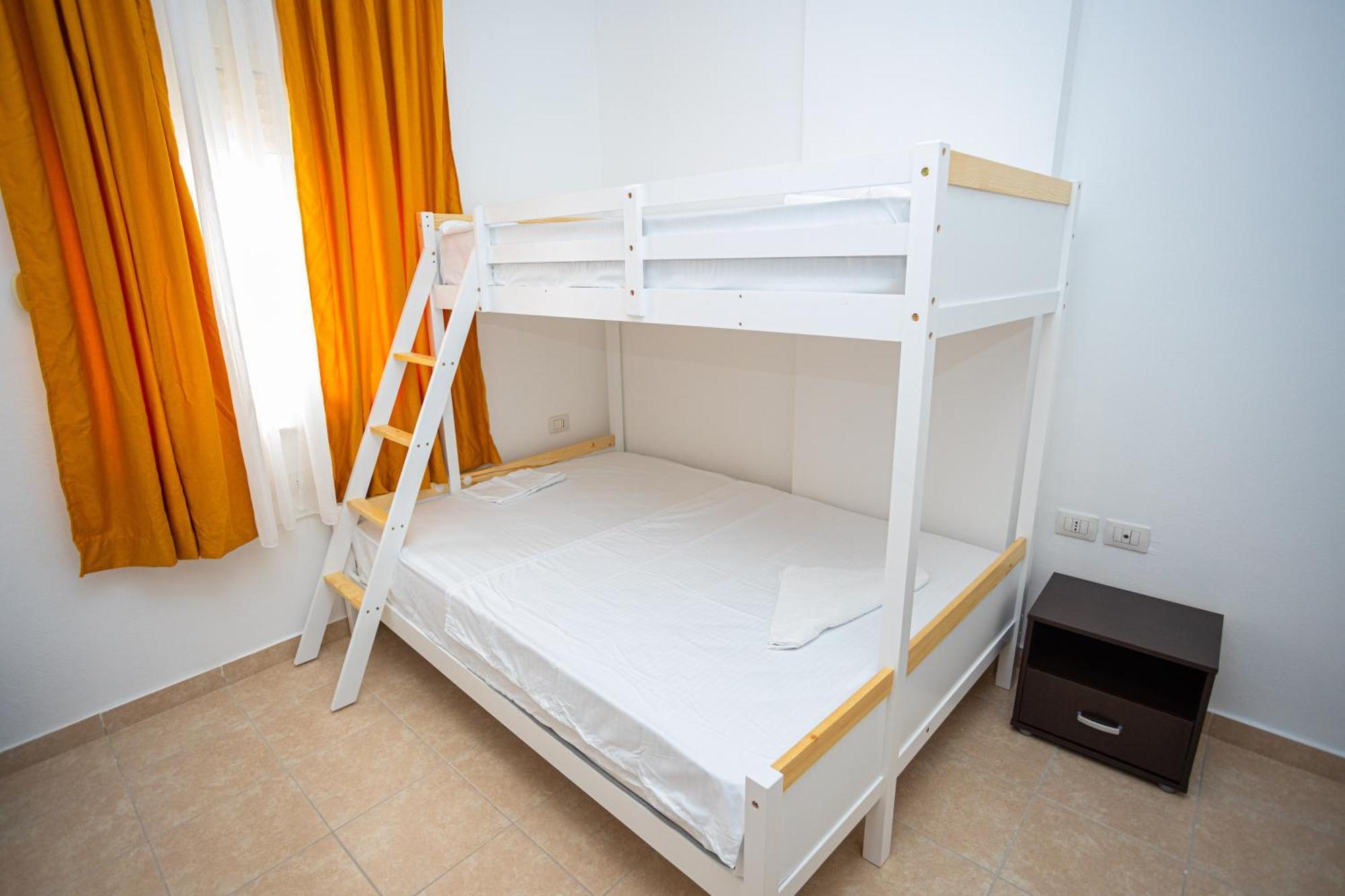 Emigres Apartments Vlorë Exterior foto